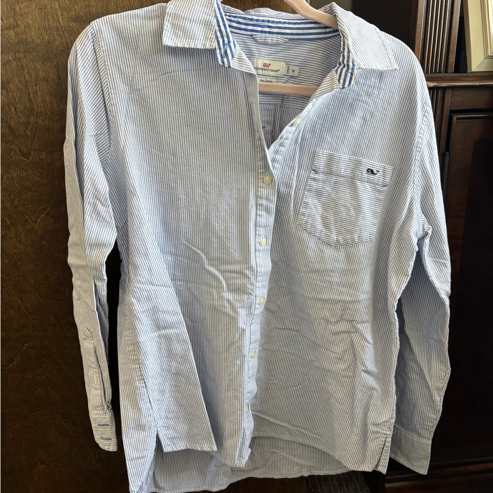 Vineyard Vines Women’s Light Blue Striped Button Down Shirt